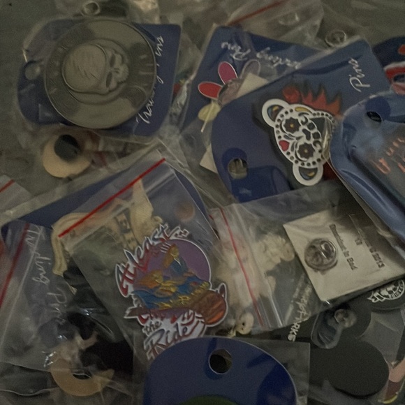 Lot of 10 relix original grateful dead pins mystery packs - Picture 7 of 12